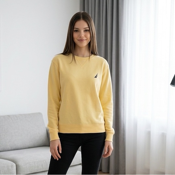 Nautica Tops - Nautica Womens round neck sweatshirt Sz Medium